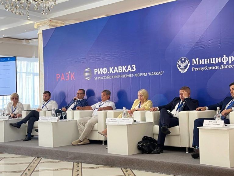 Мэр Махачкалы участвует в качестве спикера в сессии «Умные города» на интернет-форуме «Кавказ»