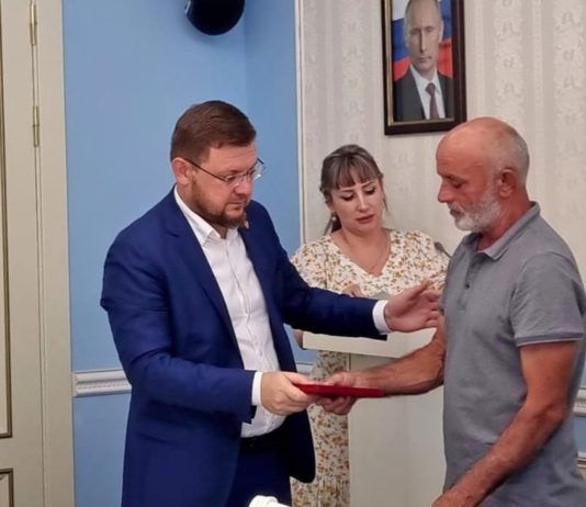 Салман Дадаев вручил ордена Мужества родным погибших в ходе СВО махачкалинцев