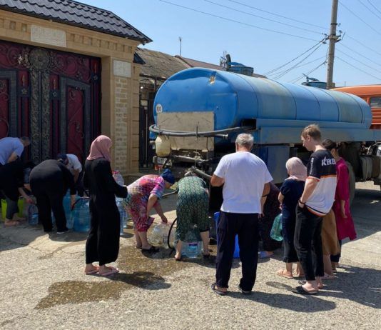 В махачкалинском поселке Ленинкент организован подвоз воды