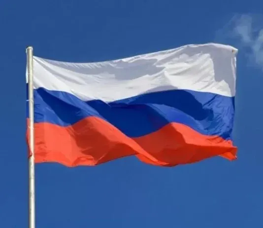 Салман Дадаев поздравил махачкалинцев с Днем российского флага