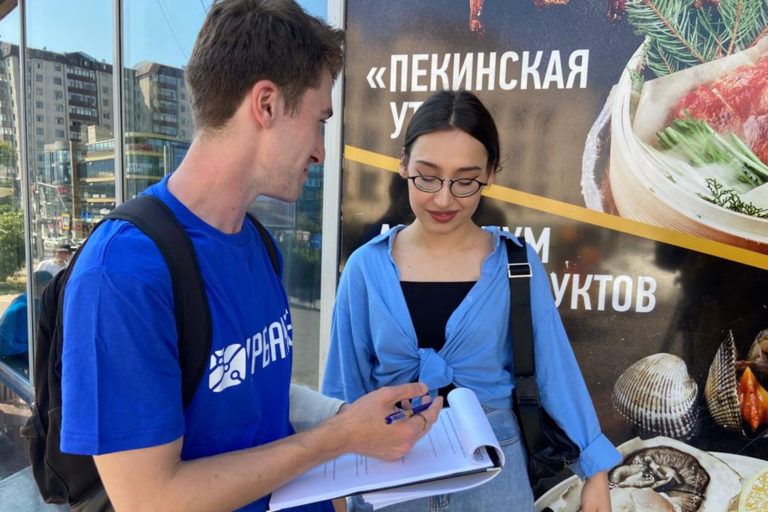 В Махачкале опросили водителей и пешеходов