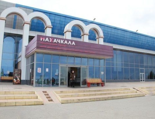 В аэропорту Махачкалы двоих авиапассажиров задержали за пьяный дебош