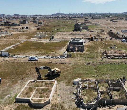 В Махачкале демонтируют незаконно возведенные строения