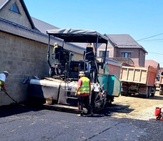 В мкр. Сепараторный в Махачкале начато асфальтирование одноименной улицы