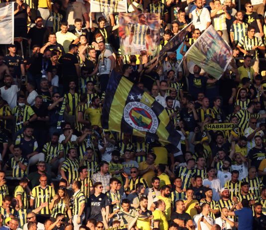 «Фенербахче» отказался извиняться за скандирование имени Путина своими фанатами