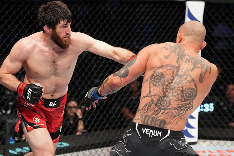 Магомед Анкалаев выиграл девятый подряд бой UFC