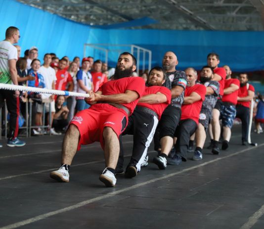 Сборная Дагестана по перетягиванию каната победила на сельских играх