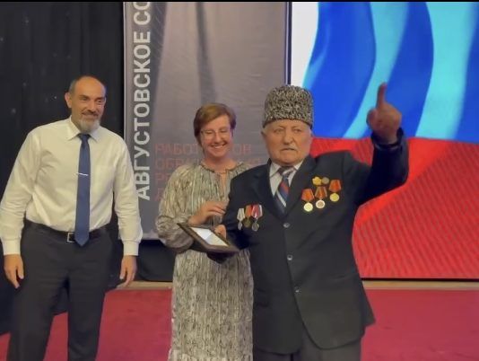 89-летний учитель махачкалинского лицея получил награду «За верность профессии»