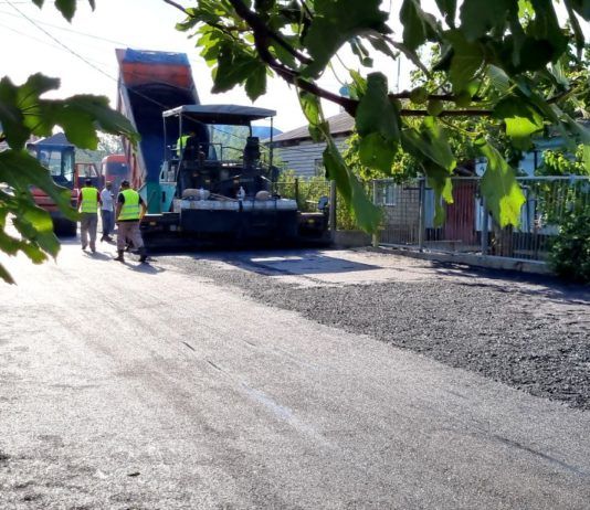 В Махачкале приступили к укладке основного слоя асфальта по ул. Багамадова