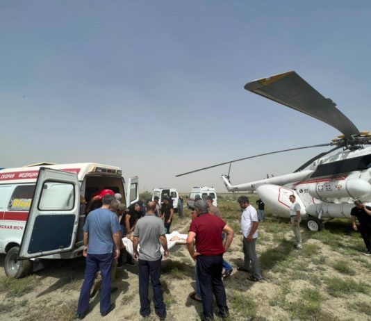 Пострадавших в ДТП с микроавтобусом вертолетом доставили в Махачкалу