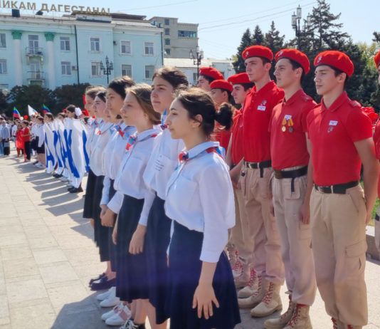 600 школьников вступили в ряды Российского движения школьников