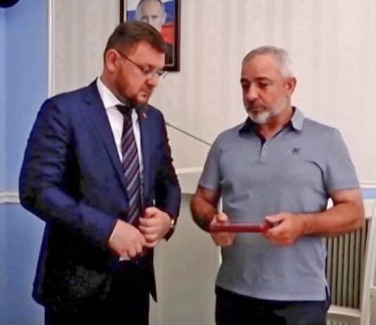 Салман Дадаев вручил ордена Мужества