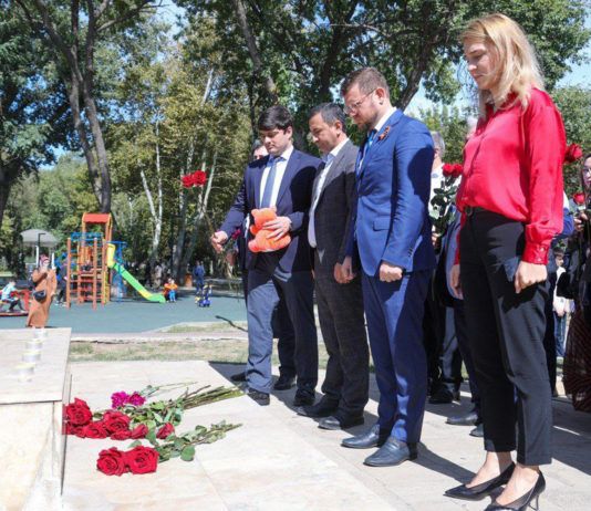 В Махачкале состоялась акция памяти жертв трагедии в Ижевске