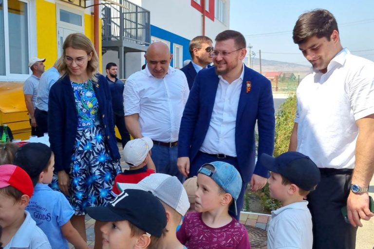Салман Дадаев открыл три детских сада