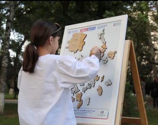 В Махачкале проводятся соревнования по сбору спилс-карт России и Дагестана