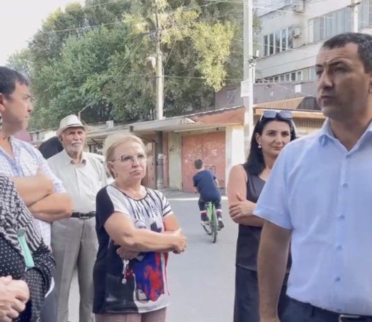 Депутаты на защите прав жильцов многоквартирного дома