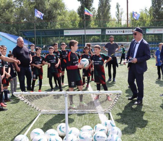 Более 1 тыс. детей и их родителей приняли участие в спортивном фестивале в Махачкале