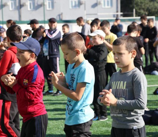 В Махачкале прошла массовая зарядка с именитыми спортсменами