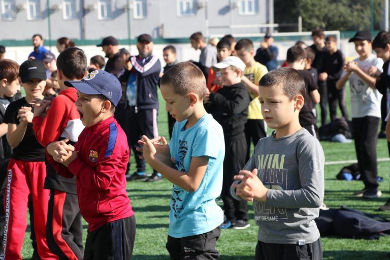 В Махачкале прошла массовая зарядка с именитыми спортсменами