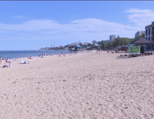 Городской пляж Махачкалы полностью благоустроят до конца года