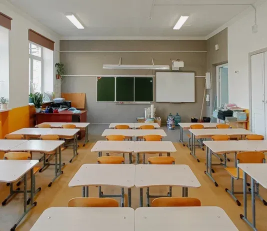 Эвакуация проводится в школах Махачкалы из-за сообщения о минировании