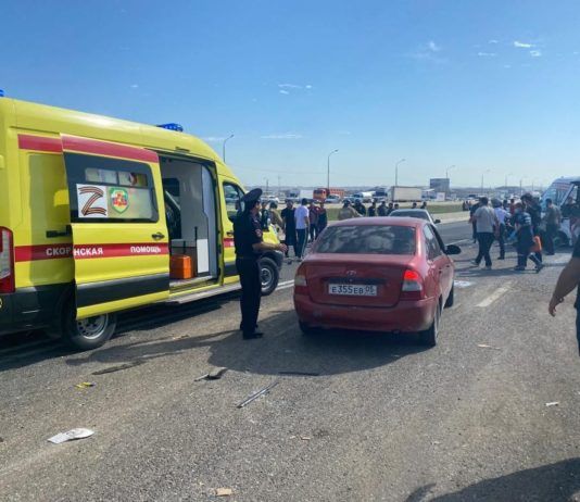 Четыре человека погибли в ДТП с маршруткой в пригороде Махачкалы