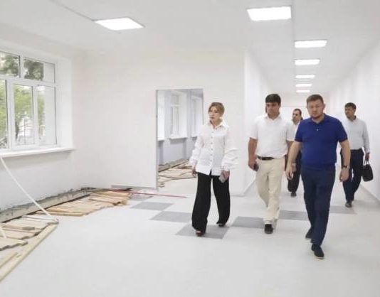 Мэрия Махачкалы продолжает контроль за ходом работ по капремонту школ