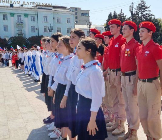 В Махачкале состоялся самый масштабный прием школьников в ряды РДШ