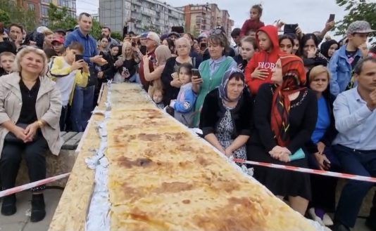 В Махачкале приготовили чуду длиной 17,4 м и весом 110 кг