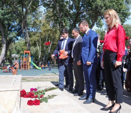 В Махачкале состоялась акция памяти жертв трагедии в ижевской школе