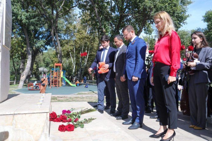 C29243EC-F1F3-4814-8195-C6C097FE4D3E