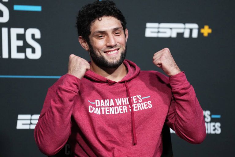 Икрам Алискеров победил Соузу и получил контракт UFC
