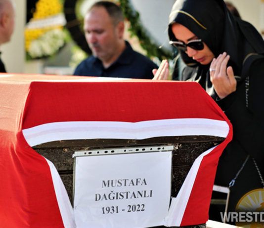Мустафу Дагистанлы похоронили на борцовском кладбище