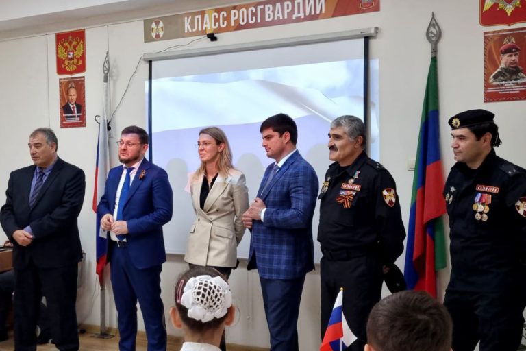 Профильные классы Росгвардии открыли в пяти школах города