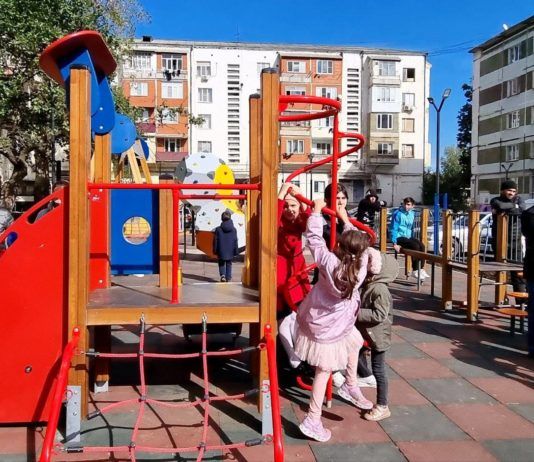 В Махачкале открыли еще одну благоустроенную дворовую территорию