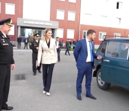 Мэр Махачкалы передал Каспийской флотилии «Ниву» и спальные мешки