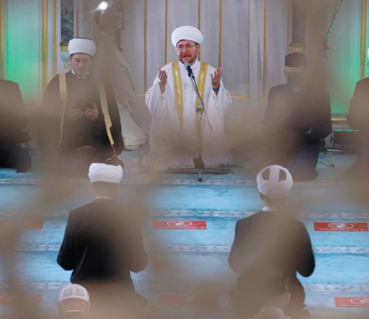 В мечетях ДУМ России огласили особый призыв к молитве о мире