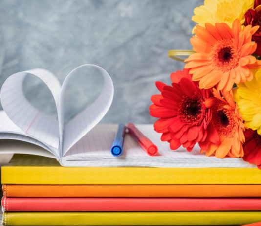 Мэр Махачкалы поздравил педагогов с Днем учителя