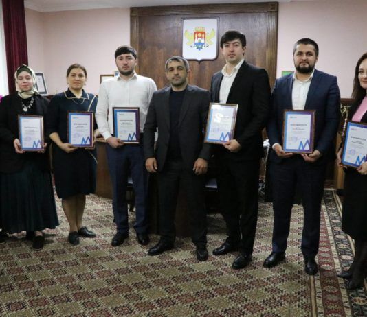 В Махачкале наградили молодежных активистов