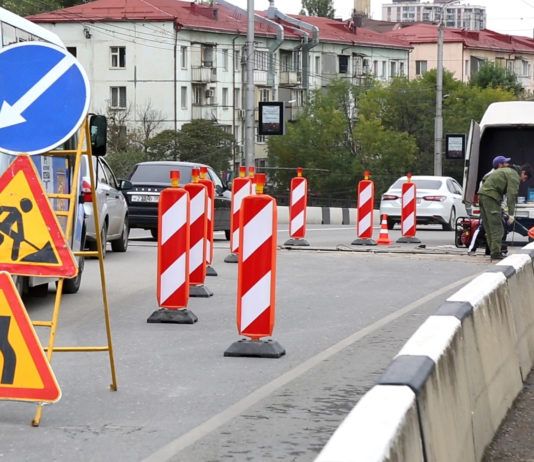 На путепроводе по проспекту Петра I начаты ремонтные работы