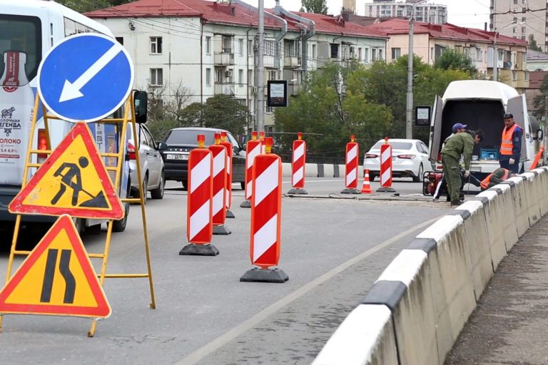 На путепроводе по проспекту Петра I начаты ремонтные работы