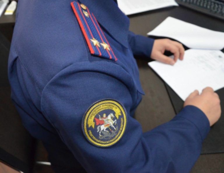 СК и прокуратура проводят проверки по факту падения ребенка из окна в Махачкале