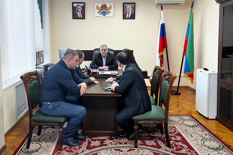 В строгом соответствии с законом