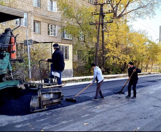В Махачкале ремонтируют улицу, прилегающую к детскому саду