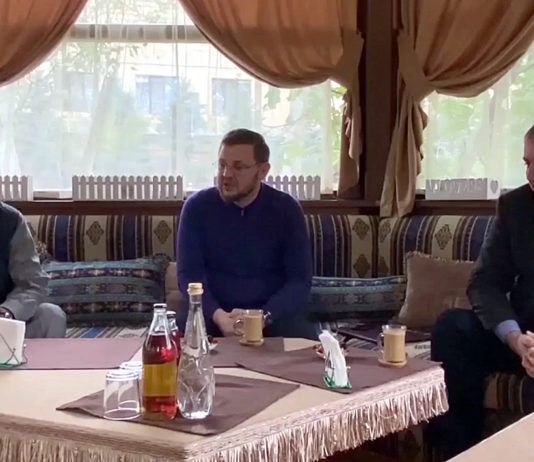 Салман Дадаев и Марис Ильясов вручили диплом муфтию РД