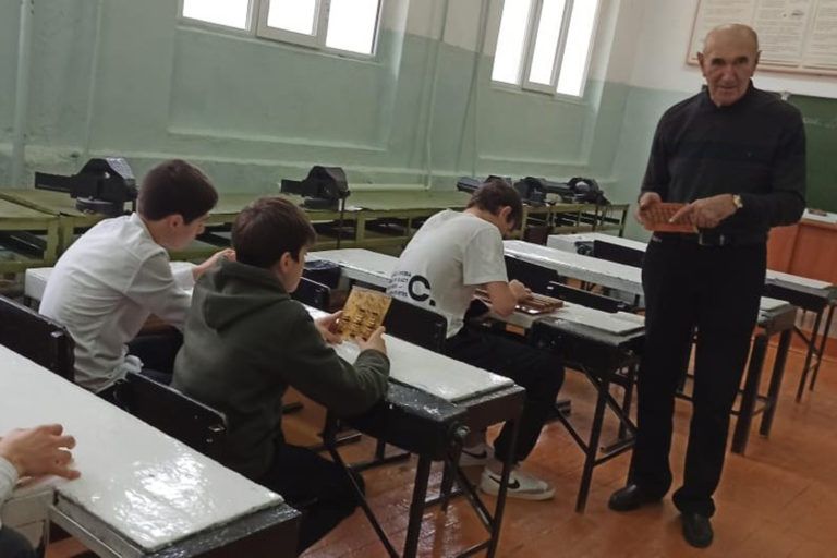 Всякое умение трудом дается