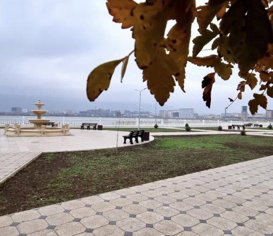 В Махачкале завершили строительство нового сквера у озера Ак-Гель