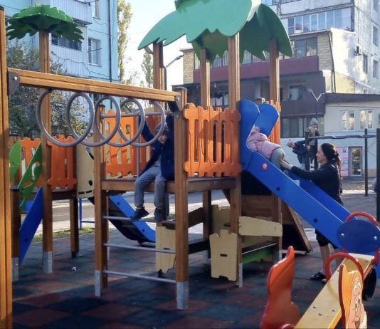 В Махачкале открыли еще две благоустроенные дворовые территории