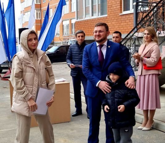 Махачкалинским сиротам вручили ключи от квартир