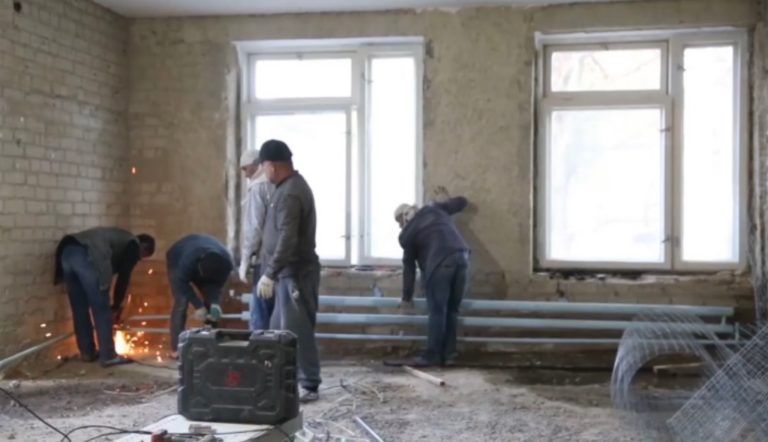 В Махачкале продолжается капитальный ремонт четырех детсадов